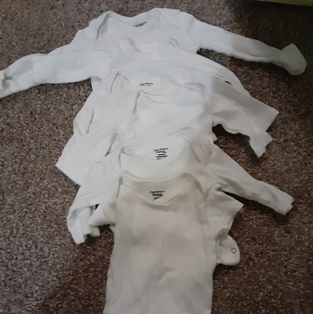 NEWBORN NEUTRAL ONESIES